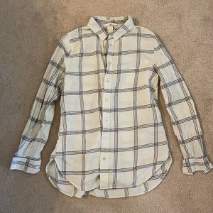 HM white and black flannel top